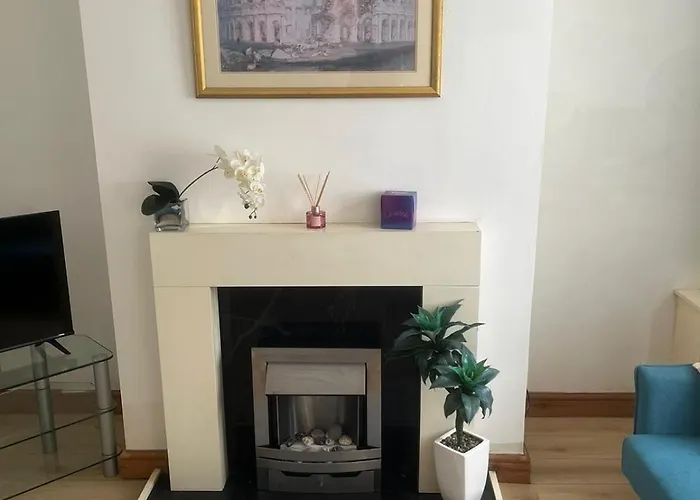 Cosy Widnes Home