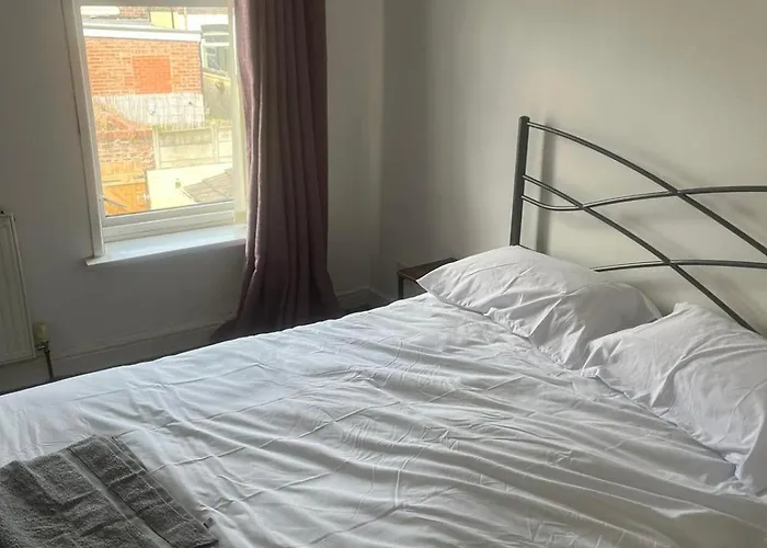 Cosy Widnes Home